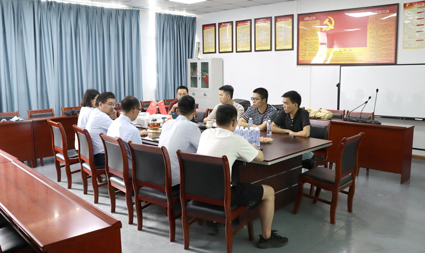 廈大信息學(xué)院水聲通信團(tuán)隊來福州大禹交流學(xué)習(xí).jpg